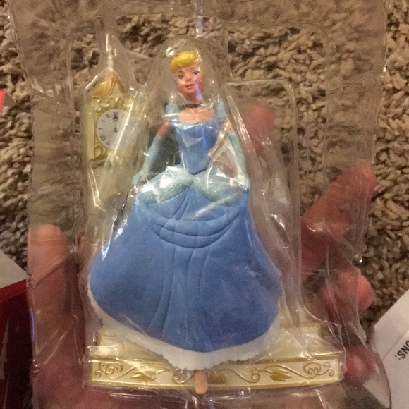 The clock strikes 12! Hallmark ornament - Picture 3 of 3